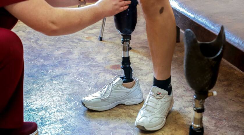 Отделение Социального фонда России по ЛНР с начала года обеспечило техническими средствами реабилитации (ТСР) почти 1,9 тыс