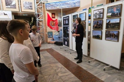 В стенах Свердловского краеведческого музея была открыта фотовыставка «Герои Отечества. На страже всегда»