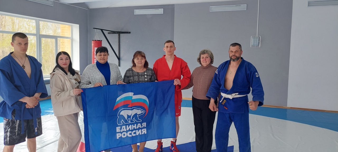 Депутат городского совета от партии «Единая Россия», координатор проектов «Выбор сильных» и «Детский спорт» Андрей Кузнецов провел встречу с учителями физической культуры г. Рубежного в рамках Всероссийского...