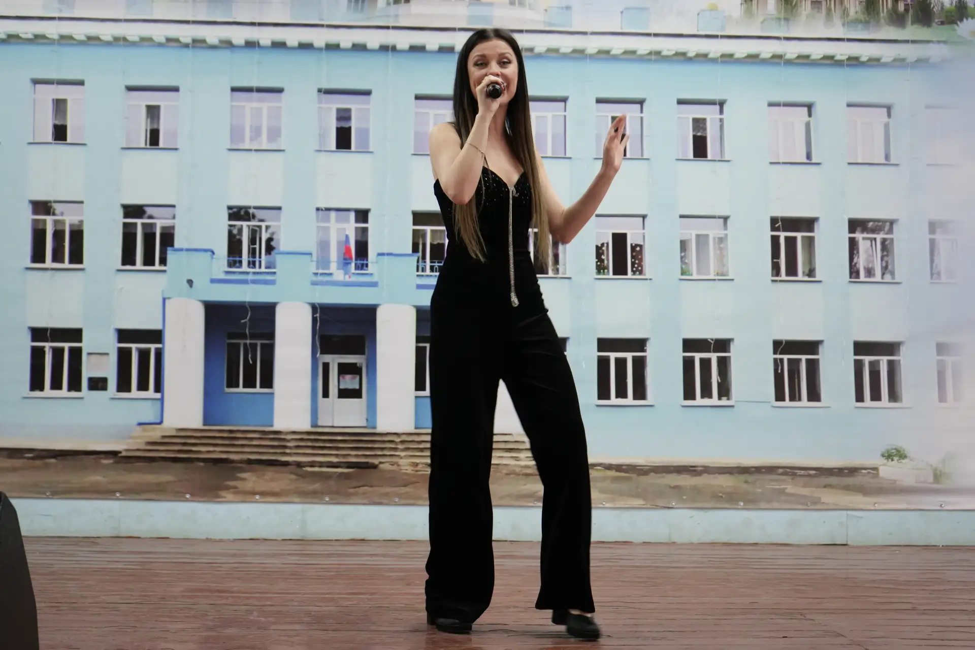 «Вместе весело поём»: артисты филармонии подарили праздник ученикам 26-й школы