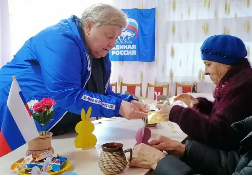 В канун Великой Пасхи активистка «Женского движения Единая Россия» Светлана Капаций с координатором парт проекта «Старшее поколение», депутатом Беловодского МО Николаем Кисилевым, секретарём первичного отделения «Единой...