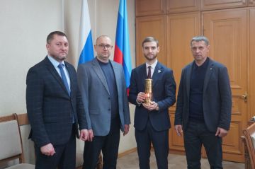 С первым заместителем Главы Администрации Романом Беловолом, Председателем Совета Свердловского муниципального округа Борисом Семиошко встретились с представителем Международного центра «Святые Лавры Руси Православной»...