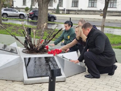 Сегодня в ЛНР чтят память жертв украинской агрессии