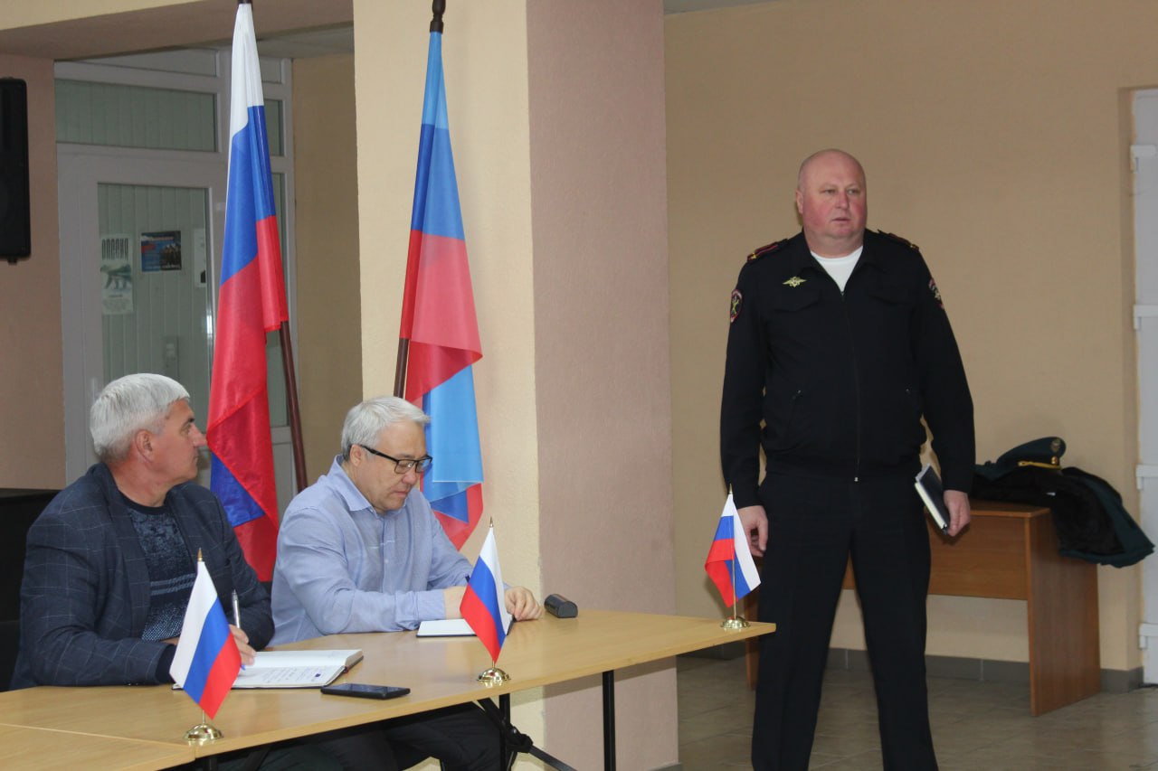 Виталий Коваленко: Сегодня провел еженедельное аппаратное совещание с начальниками структурных подразделений администрации, руководителями предприятий, учреждений и организаций Беловодского муниципального округа