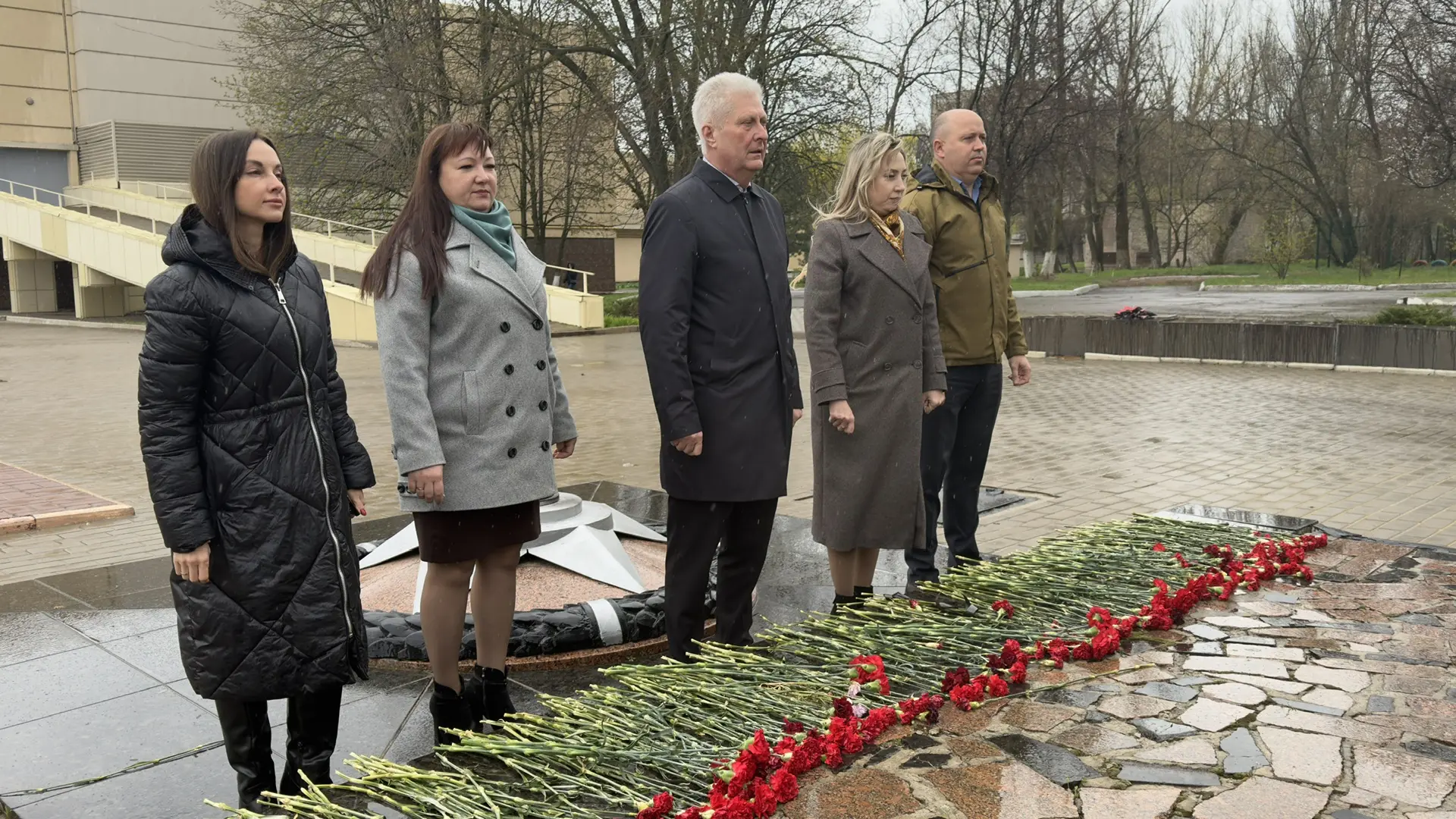 Сергей Козенко: Сегодня совместно со своими заместителями с глубокой скорбью почтили память жертв украинской агрессии