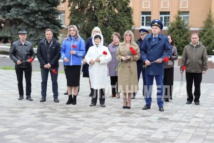Стахановчане почтили память жертв украинской агрессии