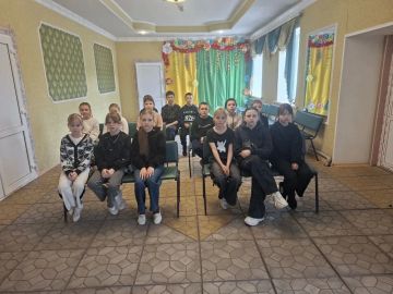 В пгт Городище прошел тематический час ко Дню жертв украинской агрессии «Не забудем! Не простим!»