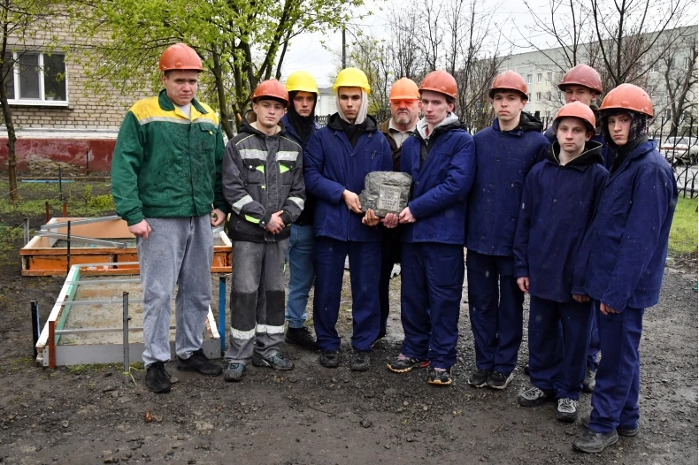 В Свердловском колледже заложили камень воинам СВО