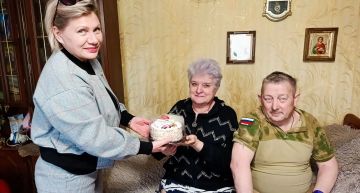 Культработники Центра досуга «Дзержинец» посетили на дому свою коллегу, участницу художественной самодеятельности ДК Ленина, Напрасникову Нелю Викторовну, находящуюся на реабилитации по состоянию здоровья