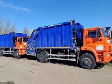 В рамках программы социально-экономического развития в Республику поступила дополнительная партия спецтехники и оборудования для обращения с твердыми коммунальными отходами
