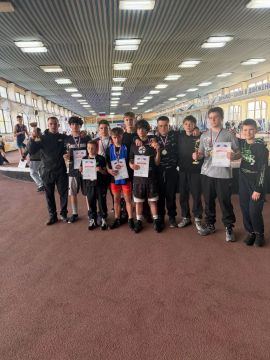 Открытый кубок на призы Шкодюка в городе ЛуганскПоздравляем наших спортсменов Краснолучской детско-юношеской спортивной школы № 1 с хорошим результатом, среди 6 регионов и 25 команд они заняликомандное место