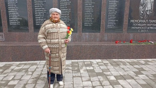 В Стаханове для ветерана Великой Отечественной войны провели памятную автопрогулку по мемориальным местам города
