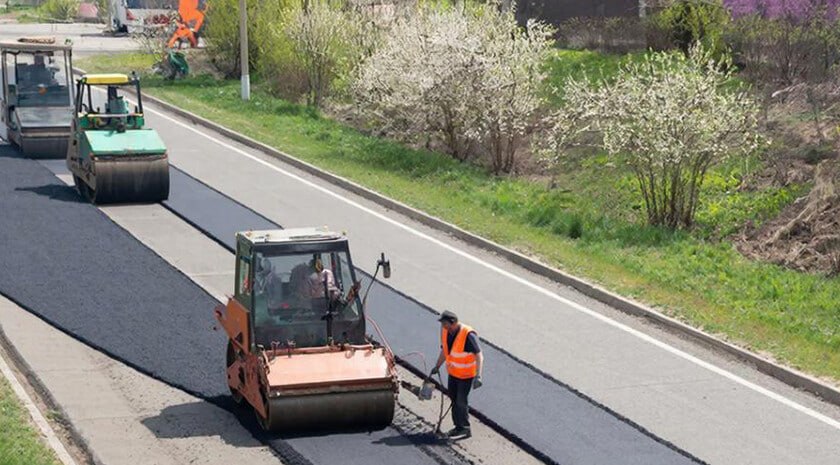 Специалисты капитально отремонтируют почти 24-километровый участок трассы Свердловск — Бирюково — Должанский в ЛНР, сообщили в пресс-службе госкомпании «Автодор»