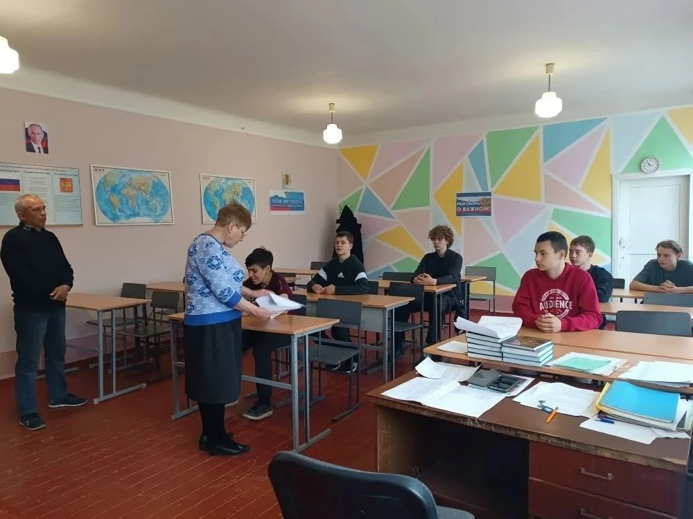 В Лутугинском колледже прошло занятие «Экстремизм: понять, чтобы противостоять»