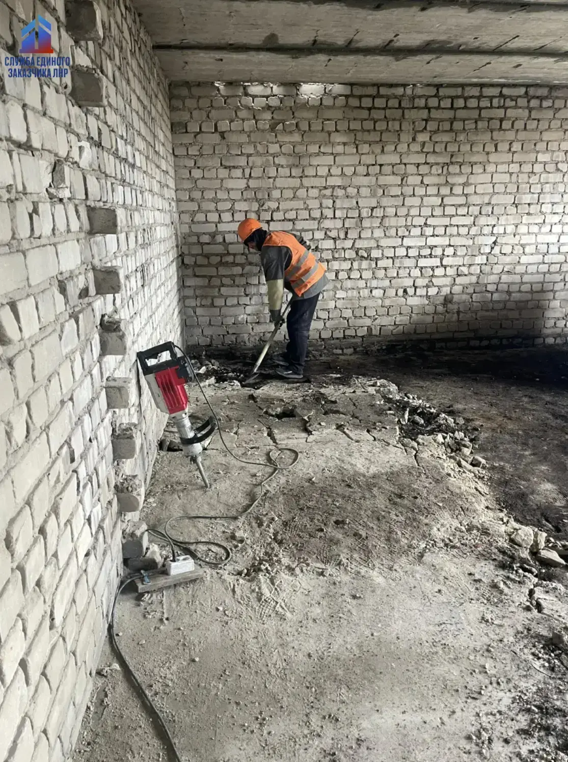 В Первомайске достроят дом, который стоял брошенным 25 лет