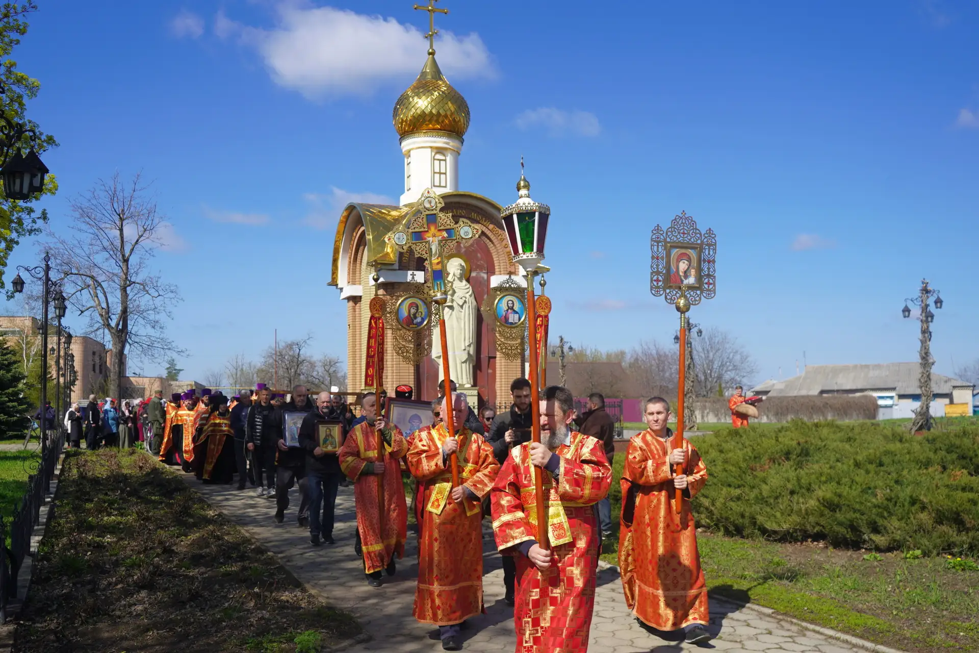 Сегодня в Свердловске состоялся Крестный ход, который объединил верующих со всех уголков нашего муниципалитета