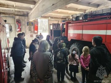 Краснодонские школьники побывали в пожарно-спасательной части