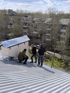 Сегодня заместитель Главы Администрации Сергей Тищенко провел заключительный осмотр крыш жилых домов по адресам: г. Краснодон, квартал Шевченко, 37 и г. Молодогвардейск, дом 10. Эта проверка стала важным этапом перед сдачей...