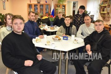 � ����������� ������ ���� �����������, ����������� 80-����� �� ��� �������� ����������� ������������� � ������������� ������� ��������� ������������