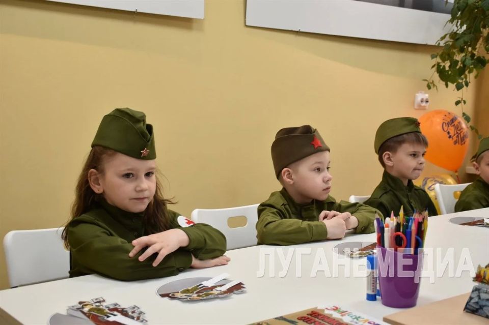 преддверии Дня Победы в Перевальском районном историческом музее прошла встреча с воспитанниками детского сада «Родничок»
