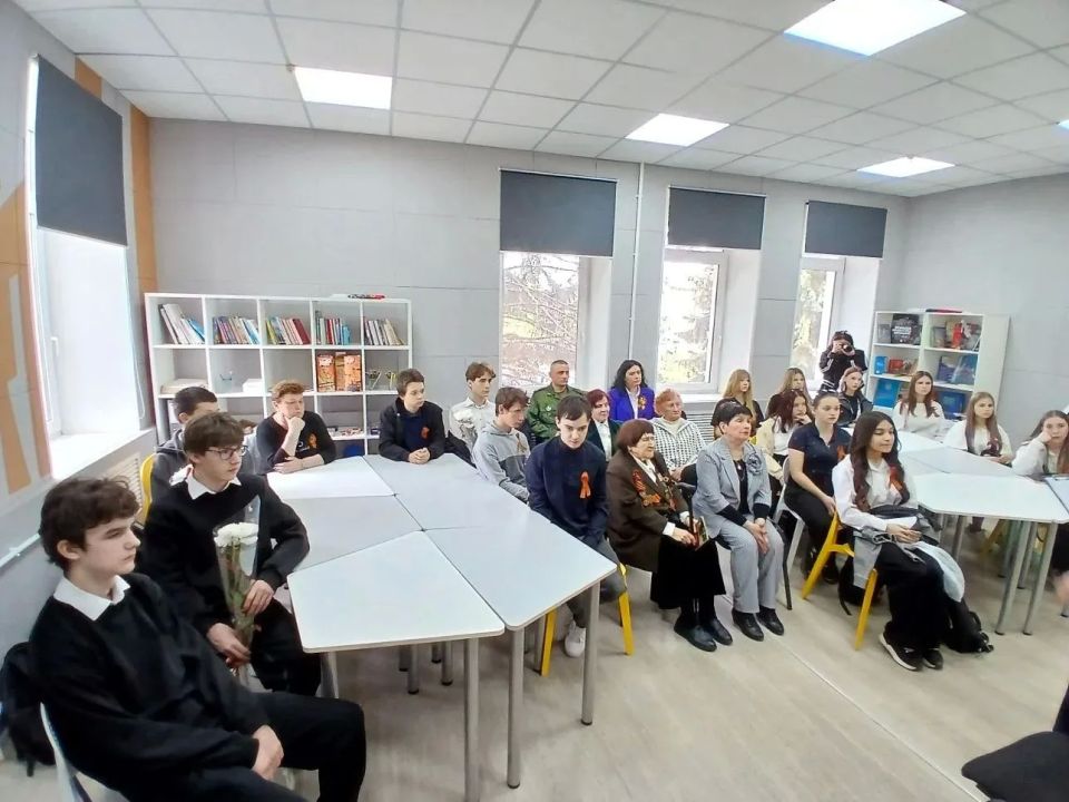 В Алчевске состоялась Встреча поколений "Мы будем чтить ваш подвиг вечно"