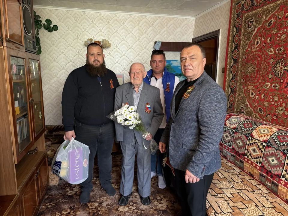 Депутаты Народного Совета ЛНР и представители «Единой России» поздравили ветеранов в Красном Луче