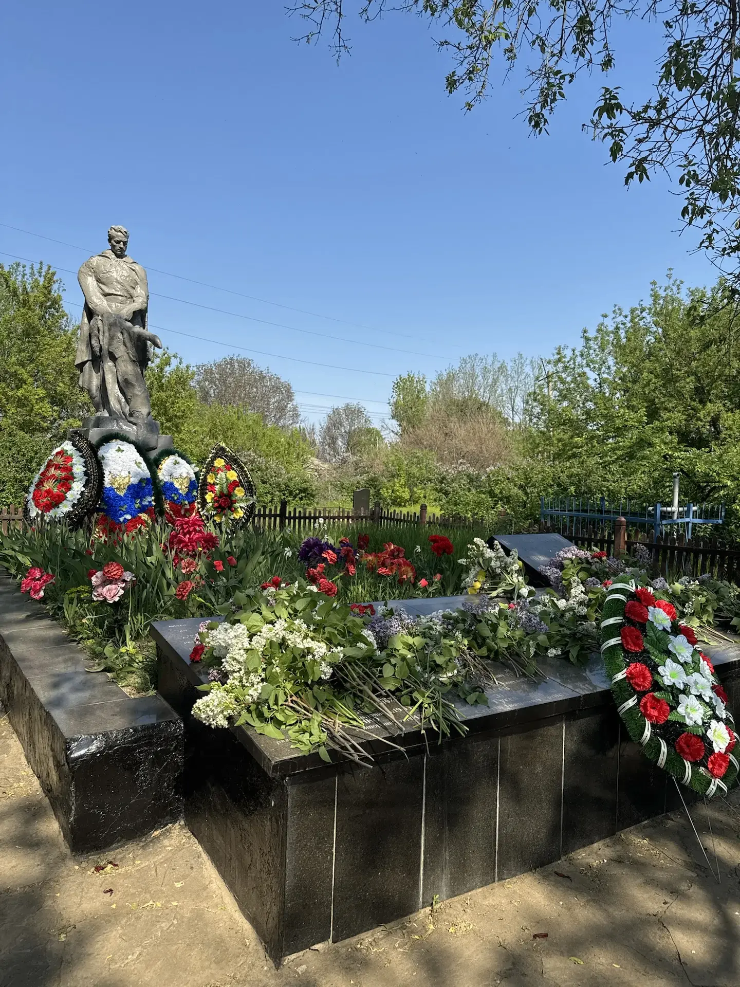 Сегодня, в этот знаменательный день, в населенных пунктах, находящихся в ведении отдела по жизнеобеспечению пгт Северный, с. Давыдо-Никольское, с. Великий Суходол, прошли мероприятия, посвященные памяти советских солдат...