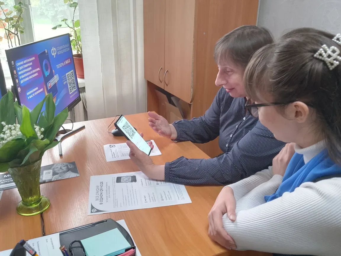 Уроки цифровой грамотности прошли в центрах общения старшего поколения ЛНР