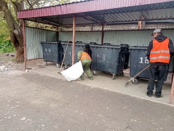 В Ровеньках проводят плановую уборку контейнерных площадок