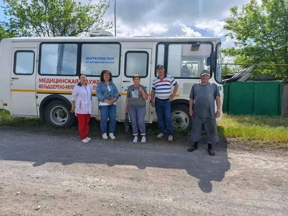 Специалисты Славяносербской центральной районной больницы осмотрели жителей пгт.Лотиково