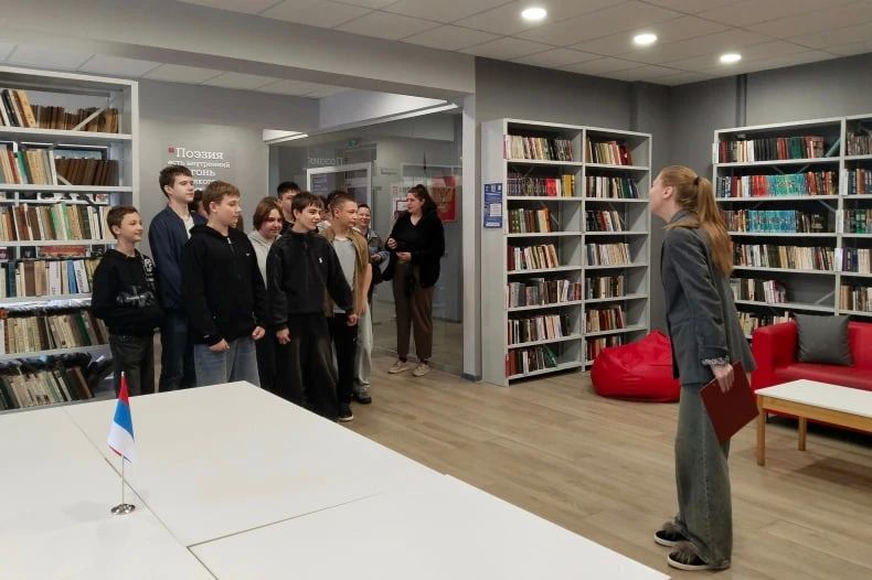Экскурсию «Разнообразие профессий в библиотеке» провели для свердловских школьников