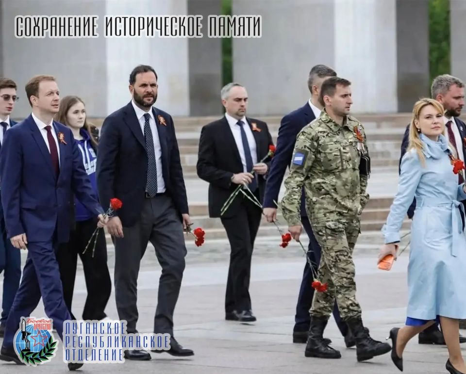 9 мая на Поклонной горе состоялась торжественная церемония возложения цветов в память о героях Великой Отечественной войны
