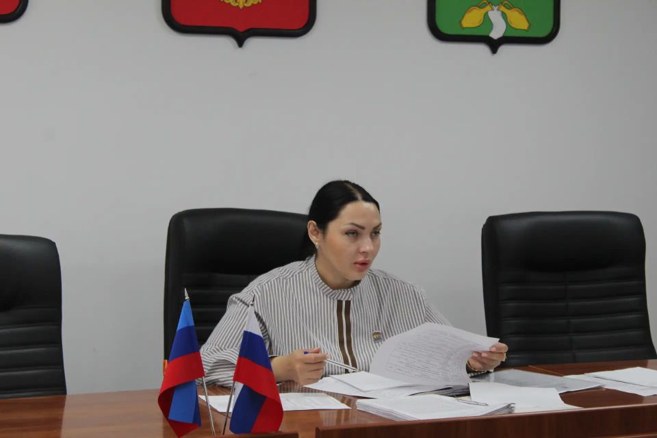 Сегодня провела еженедельное рабочее совещание с аппаратом администрации округа