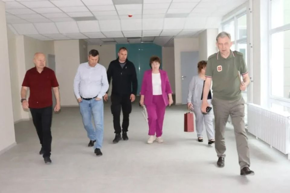 Омские строители полностью восстановили гимназию №11 в Стаханове