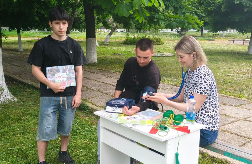 В Доме культуры им. Ленина пгт Новодарьевка прошли два важных мероприятия, направленных на укрепление здоровья, патриотизма и поддержки наших Героев!