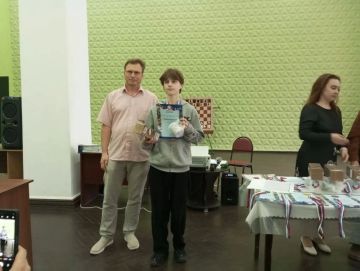 Семь юных шахматистов "Антрацитовской спортивной школы" успешно выступили на блиц-турнире "8-мая параллель" в городе Брянка