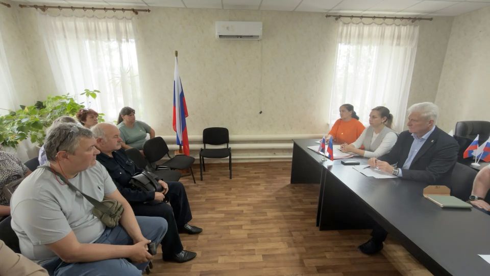 Сегодня в пгт Новоалександровка состоялась важная встреча с семьями наших земляков — участников специальной военной операции, которые отдали свои жизни при исполнении воинского долга