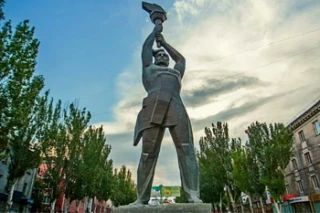 Уважаемые жители Перевальского округа! Просим вас поддержать столицу нашей Республики - город Луганск в голосовании за звание Культурной столицы России