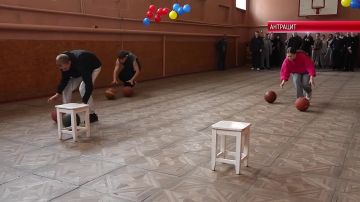 Школьники и студенты приняли участие в военно-спортивной игре, которая прошла на базе Антрацитовского колледжа информационных технологий и экономики