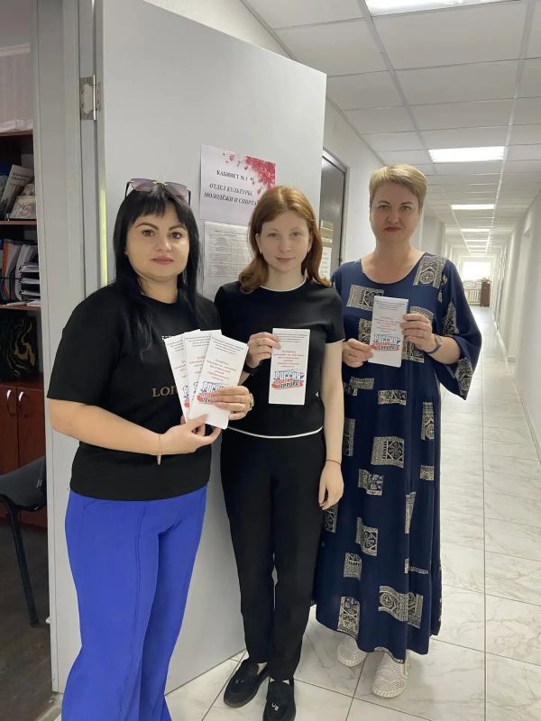 19 мая в Новопскове прошла уличная акция «Россия против террора!», организованная сотрудниками Муниципального бюджетного учреждения «Новопсковская библиотечная система»