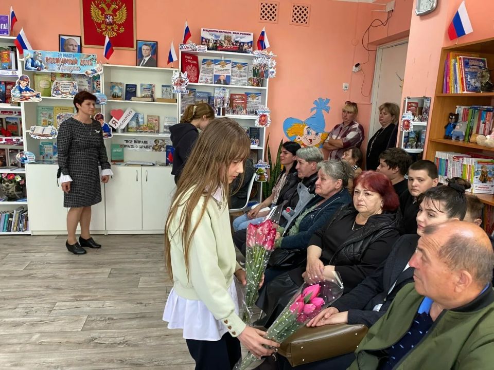 В Доме культуры посёлка Червоный Прапор состоялся час памяти «Земляки, погибшие в ходе Специальной военной операции», организованный совместно с заведующей библиотекой Инной Сенищ