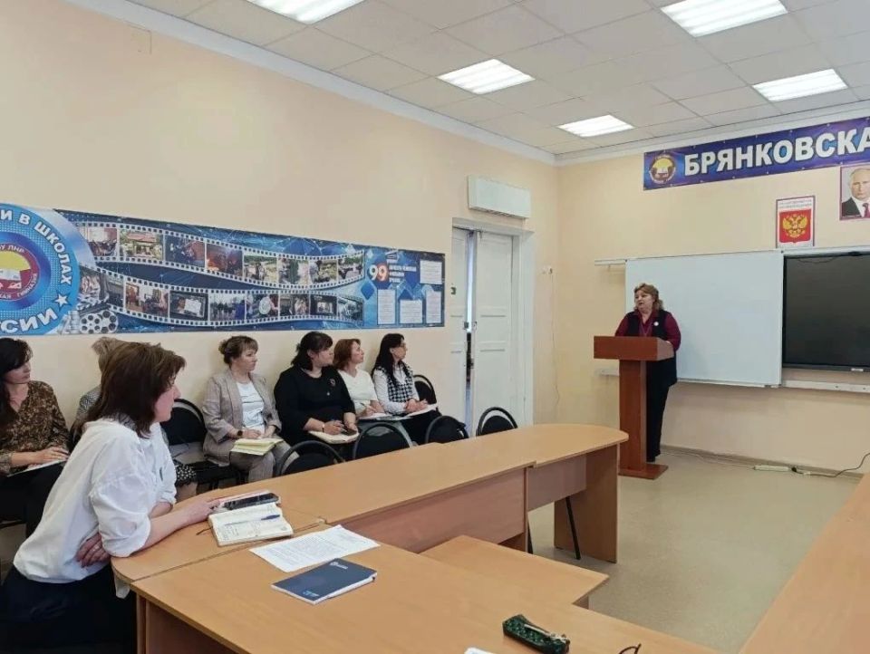 Депутат Елена Ужикова встретилась с педагогическим коллективом Брянковской гимназии