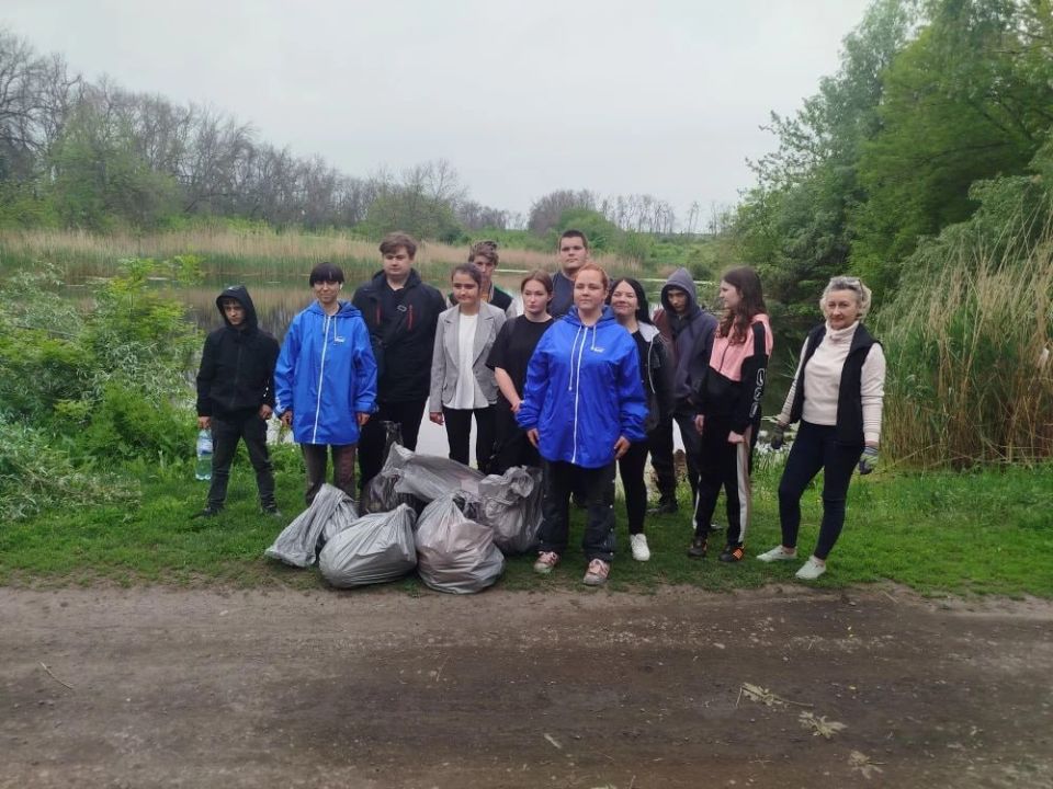 В Г. ПЕТРОВСКОЕ И ПГТ. ШТЕРОВКА ПРОВЕЛИ ОЧИСТКУ БЕРЕГОВ ВОДНЫХ ОБЪЕКТОВ