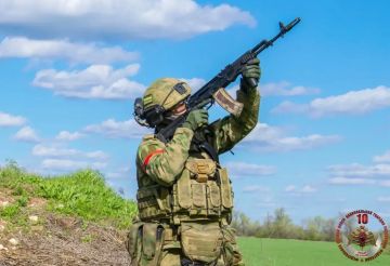 Наряды мобильных огневых групп Росгвардии, выполняющие служебно-боевые задачи в ходе специальной военной операции в Луганской Народной Республике, в ночное время за сутки уничтожили пять вражеских беспилотных летательных...