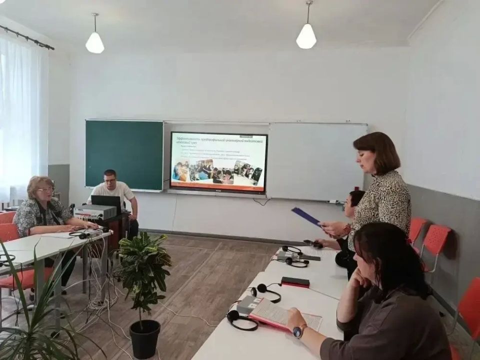 На базе ГБОУ ЛНР «Ясеновская гимназия им. Ю.В. Стеценко» состоялось заседание методического совета