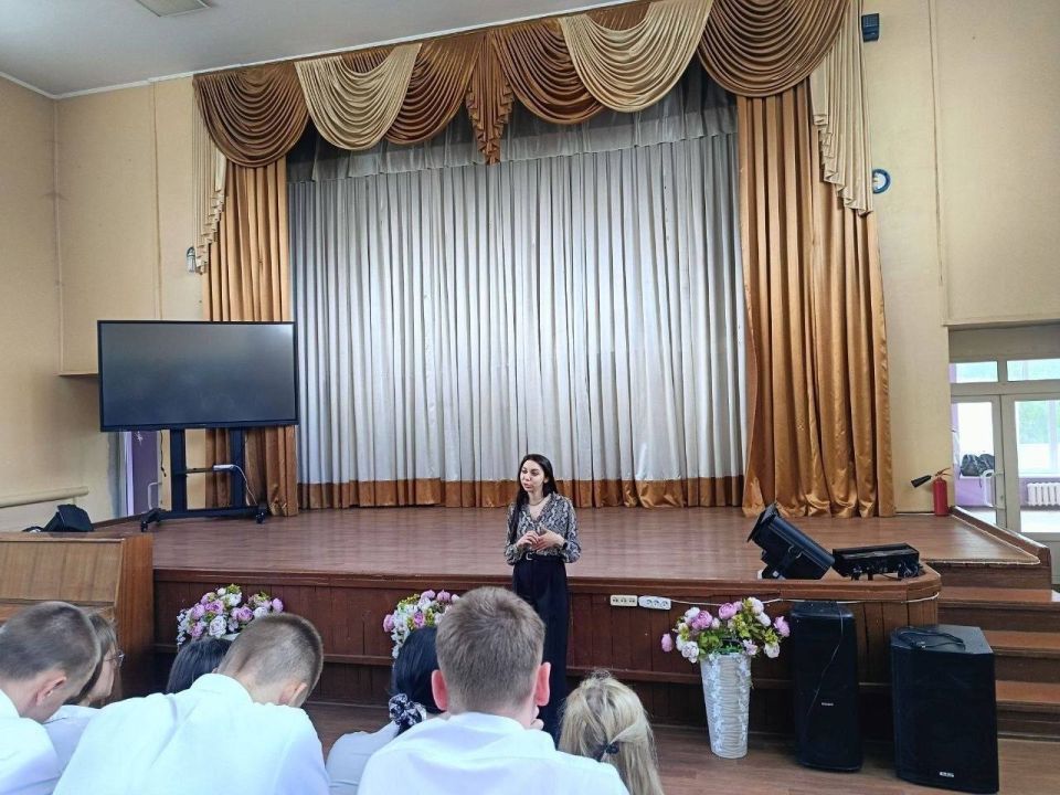 Специалист Луганской больницы № 15 провела профориентауионную встречу для учащихся школы № 54 г.Луганск