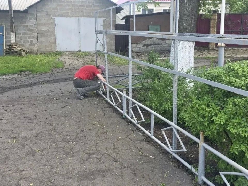 В Ровеньках продолжают работы по благоустройству памятников