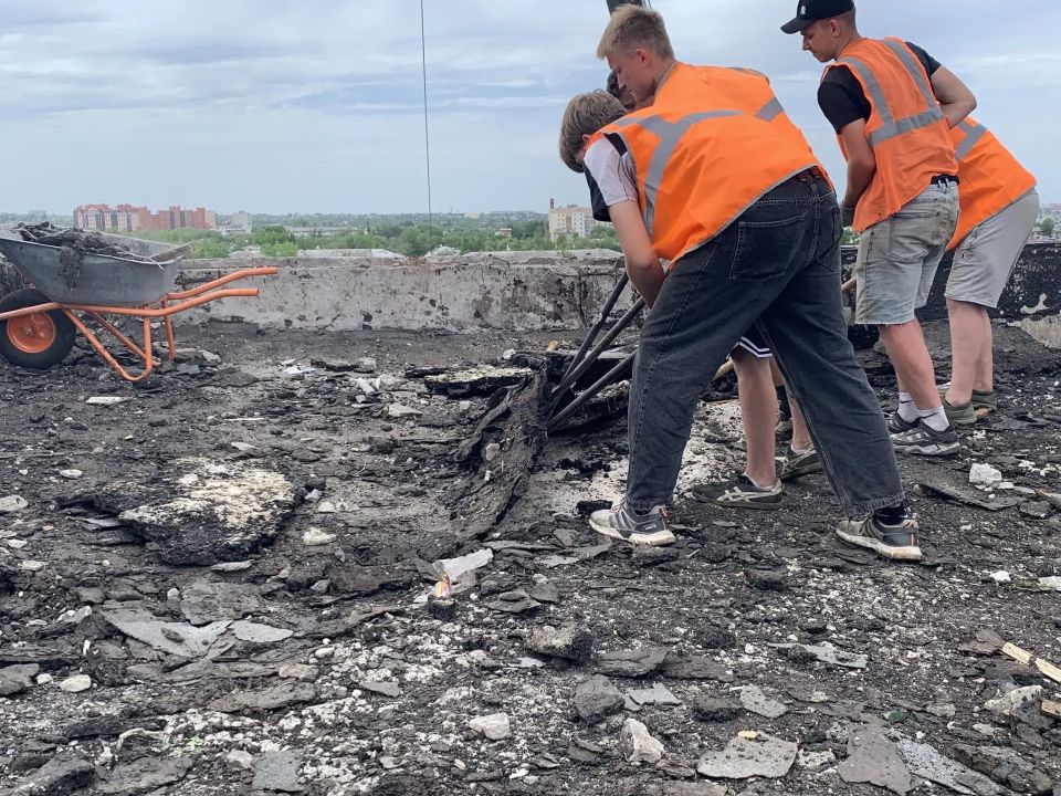 В Луганске меняют 17 кровель в многоэтажках