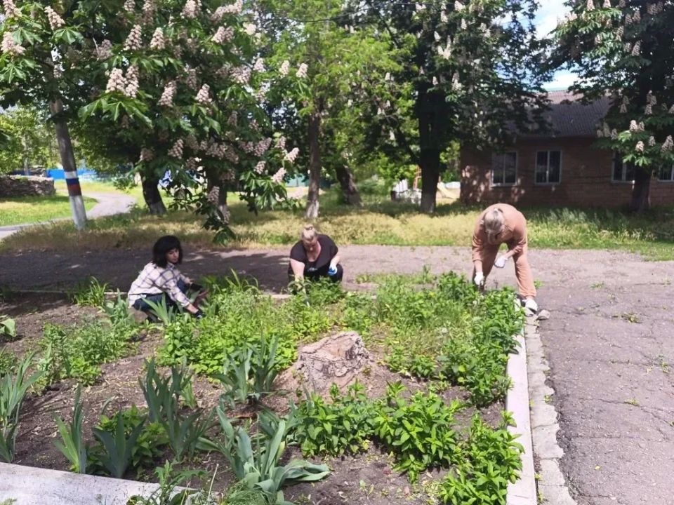 В поселках, прилегающих к городу Ровеньки, и селе Благовка проводят работу по благоустройству территории