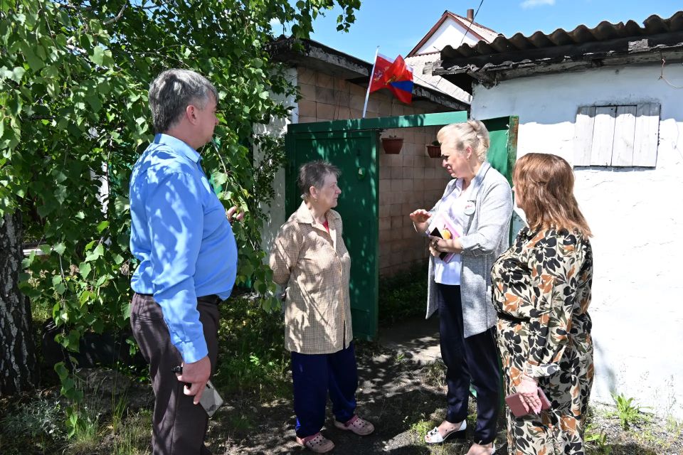 «Наш долг — быть рядом»: в Брянке навестили матерей, потерявших сыновей на защите Родины